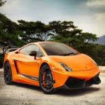 معرض  Big Boys Toys2013 يطلق اول حلبة لقيادة روائع السيارات في العالم